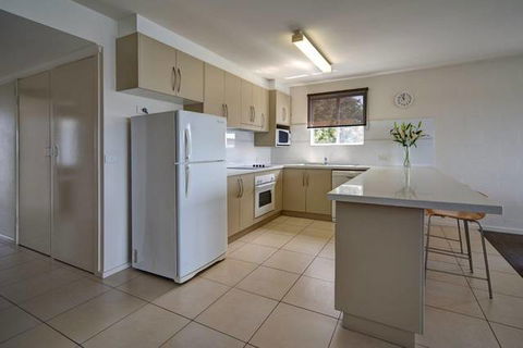 Albacore Apartments - YWait Travel 3