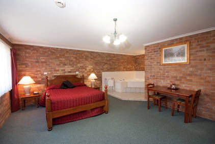 Allan Cunningham Motel And Old Wagon Restaurant - YWait Travel 2