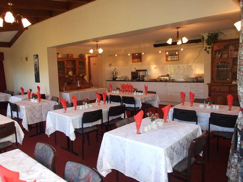 Allan Cunningham Motel And Old Wagon Restaurant - YWait Travel 6