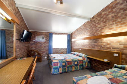 Allan Cunningham Motel And Old Wagon Restaurant - YWait Travel 8