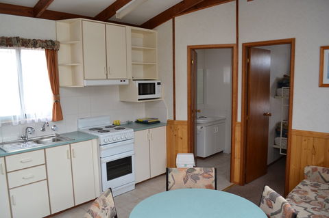 Euston Club Cabin Resort - Accommodation Find 5