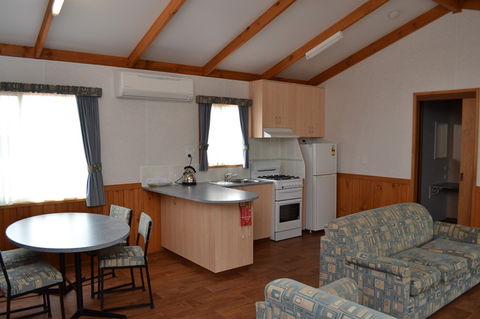 Euston Club Cabin Resort - Accommodation Find 4