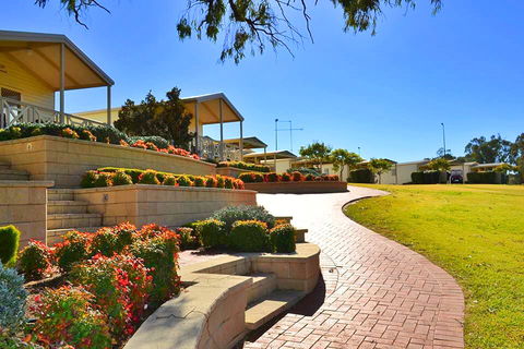 Euston Club Cabin Resort - Accommodation Find 2