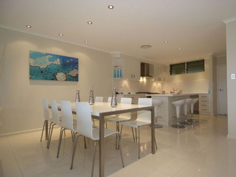 Hamilton Island Private Apartment - Poinciana - YWait Travel 0