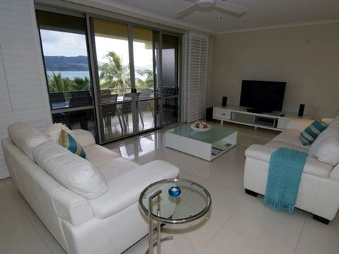 Hamilton Island Private Apartment - Poinciana - YWait Travel 1