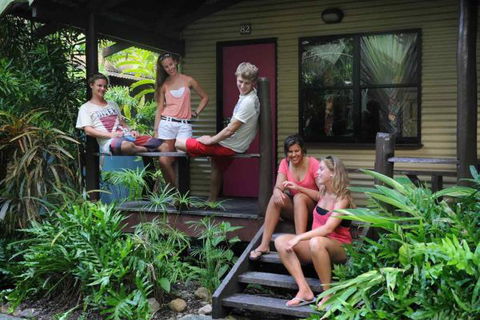 Airlie Beach Magnums Backpackers - Accommodation Broken Hill 2