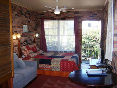 The Coachman Motor Inn - YWait Travel 2