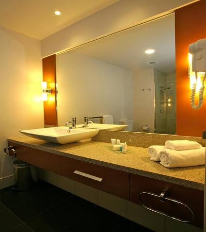 The Colmslie Hotel Suites & Conference Centre - WA Accommodation 1
