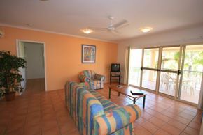 Beach Court Holiday Villas - Carnarvon Accommodation 2
