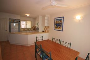 Beach Court Holiday Villas - Carnarvon Accommodation 3