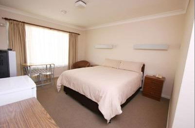 Alpha Motel - Whitsundays Tourism 1