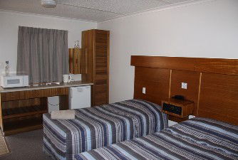 Charleville Motel - Whitsundays Tourism 0