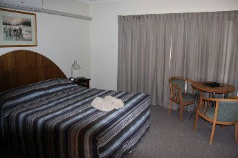 Charleville Motel - Whitsundays Tourism 1