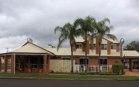 Charleville Motel - Whitsundays Tourism 3