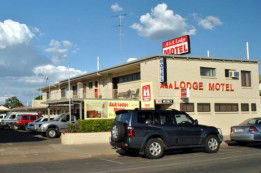 A & A Lodge Motel - YWait Travel 0