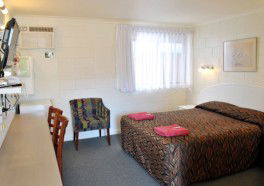 A & A Lodge Motel - YWait Travel 1
