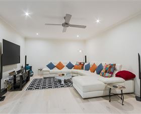 The Tropics At Vogue Holiday Homes - Holiday Sydney 3