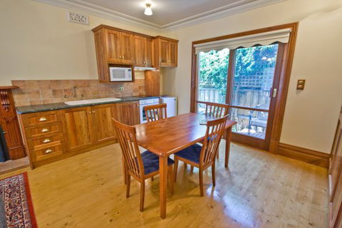 Torquay 1903 Period Cottages - Yamba Accommodation 3