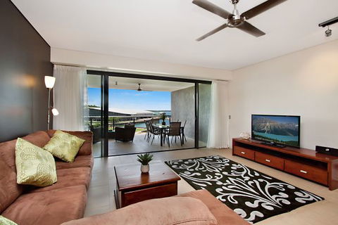 Akuna Waterfront - YWait Travel 7
