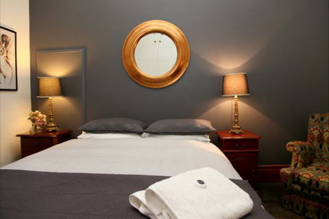 Apartments On-The-Park: The Studio - YWait Travel 1