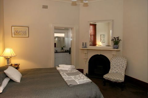 Apartments On-The-Park: The Studio - YWait Travel 2