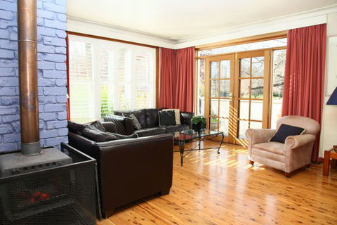 Apartments On-The-Park: The Studio - YWait Travel 5