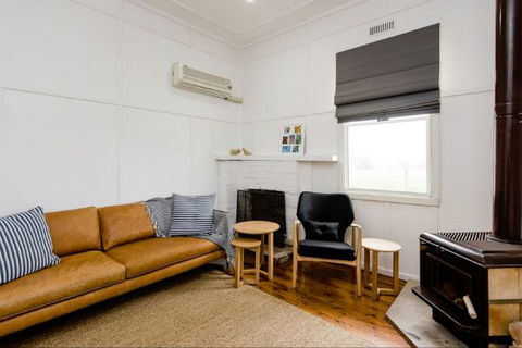 Castleview Cottage - Accommodation Find 0