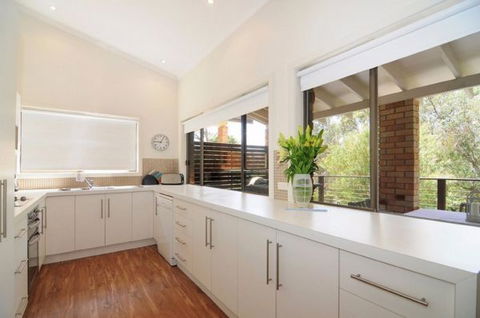 Aqua Leaf Apartment - Accommodation Airlie Beach 5