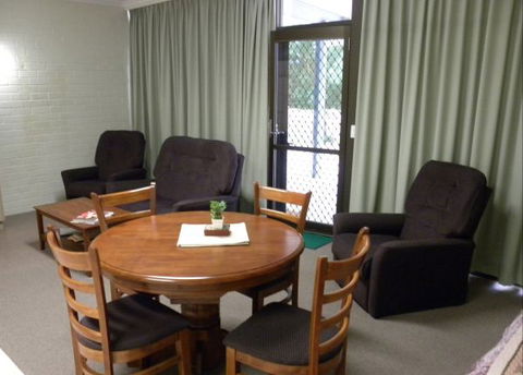 Myrtleford Masonic Units - Carnarvon Accommodation 8