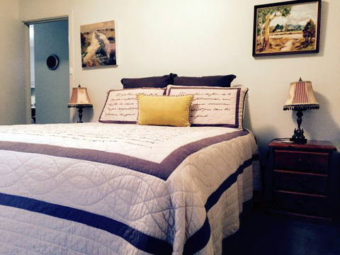 Pizzini's Vineyard Guesthouse - Holiday Melbourne 1