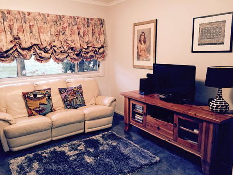 Pizzini's Vineyard Guesthouse - Holiday Melbourne 2