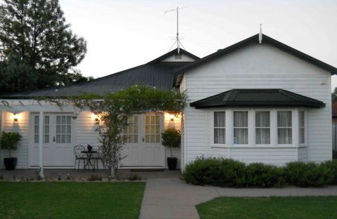 BJs Short Stay Apartments - Accommodation Find 1