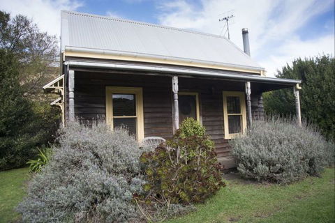 Orchard Cottages - Accommodation Find 0