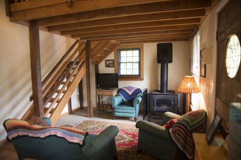 Orchard Cottages - Accommodation Find 5