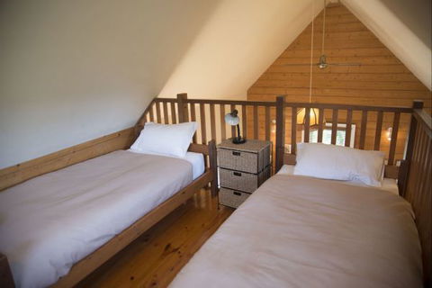 Orchard Cottages - Accommodation Find 7