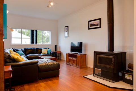 Sapphire Cottage - Accommodation Find 11