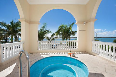 The Grand Apartments - Accommodation Find 4