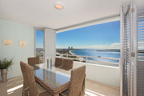 The Grand Apartments - Accommodation Find 6