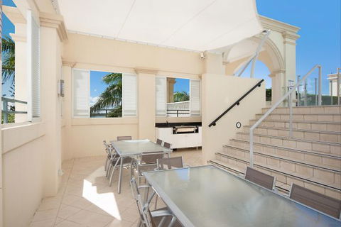 The Grand Apartments - Accommodation Find 7