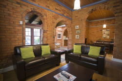 Florennes Heritage Cottage - Casino Accommodation 3