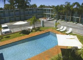 Commodore Motor Inn Mildura - YWait Travel 0