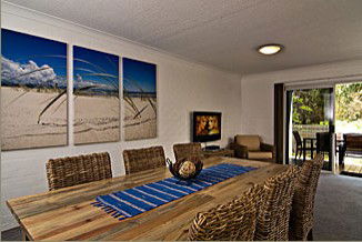 Airlie In Byron - Whitsundays Tourism 0