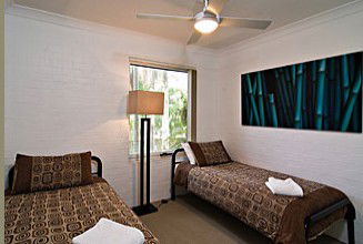 Airlie In Byron - Whitsundays Tourism 3