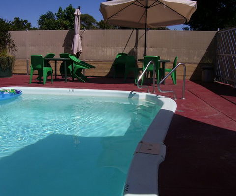 Twin City Motor Inn - YWait Travel 1