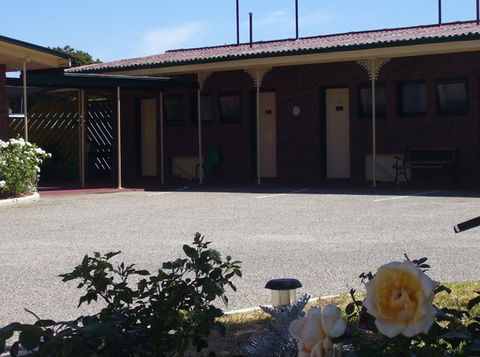 Twin City Motor Inn - YWait Travel 4