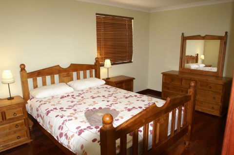 Four Elements Farmstay - Holiday Melbourne 0