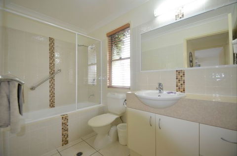 Barney Beach Accommodation - Holiday Melbourne 4