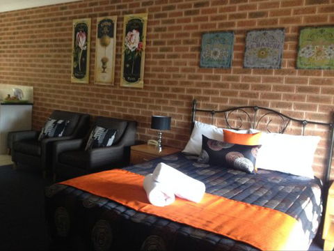 Top Of The Town Motor Inn Yackandandah - Whitsundays Tourism 2