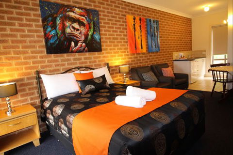 Top Of The Town Motor Inn Yackandandah - Whitsundays Tourism 4