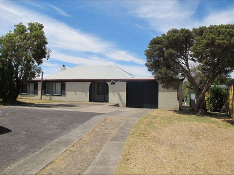 Carthew Street Holiday Home - Byron Bay Accommodation 0